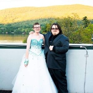 Meet your Posher, Ora